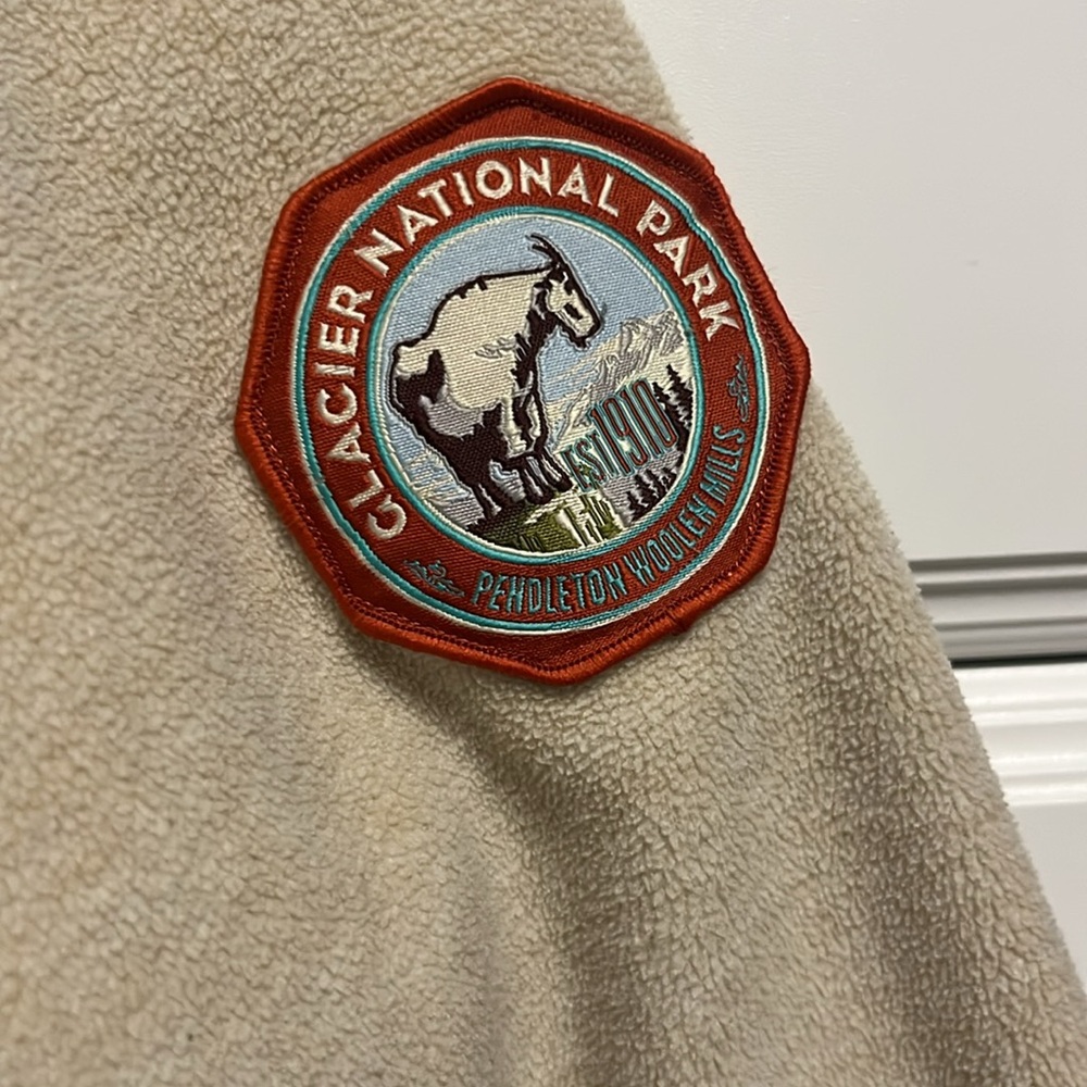 Pendleton Fleece - Picture 2 of 4